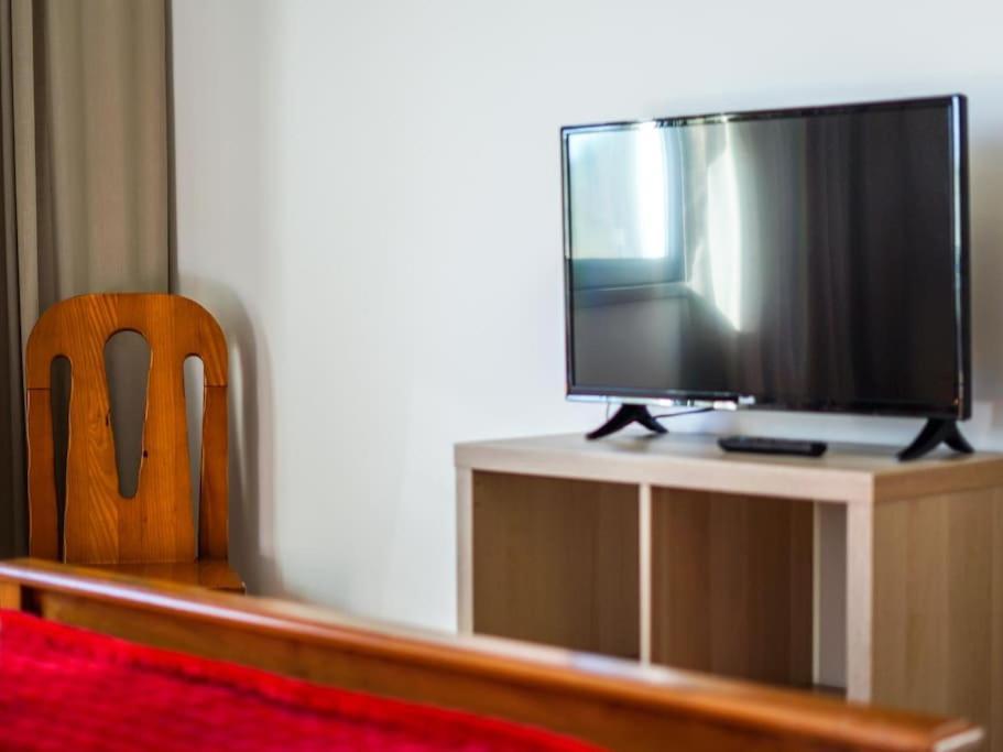 Lake Apartment - Pool And Sea View & Tennis Court & Bbq Pera Bagian luar foto